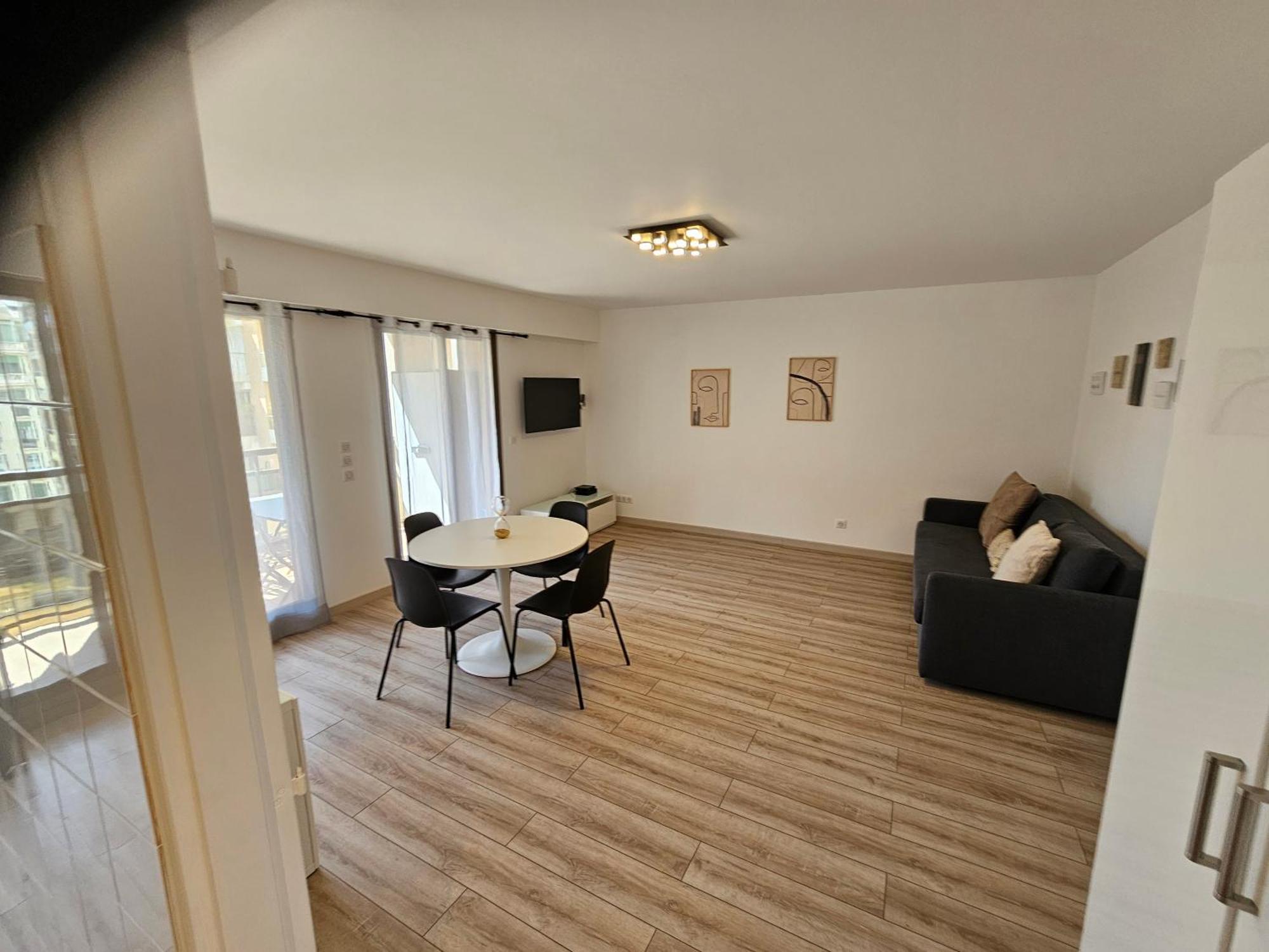 Beautiful 1 Bedroom Flat Nice Luaran gambar