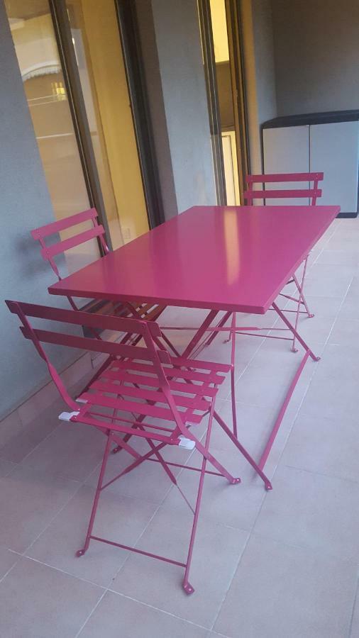 Beautiful 1 Bedroom Flat Nice Luaran gambar